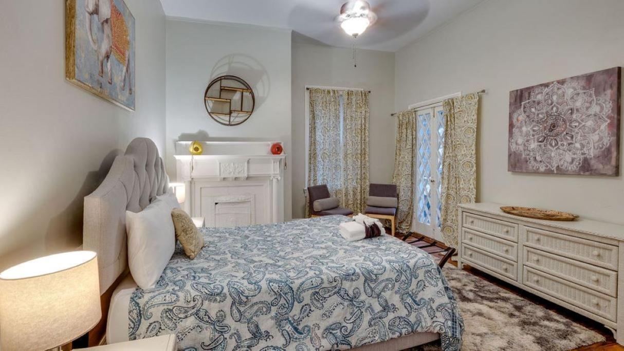 Comfortable Escape In Historic Downtown 서배너 외부 사진